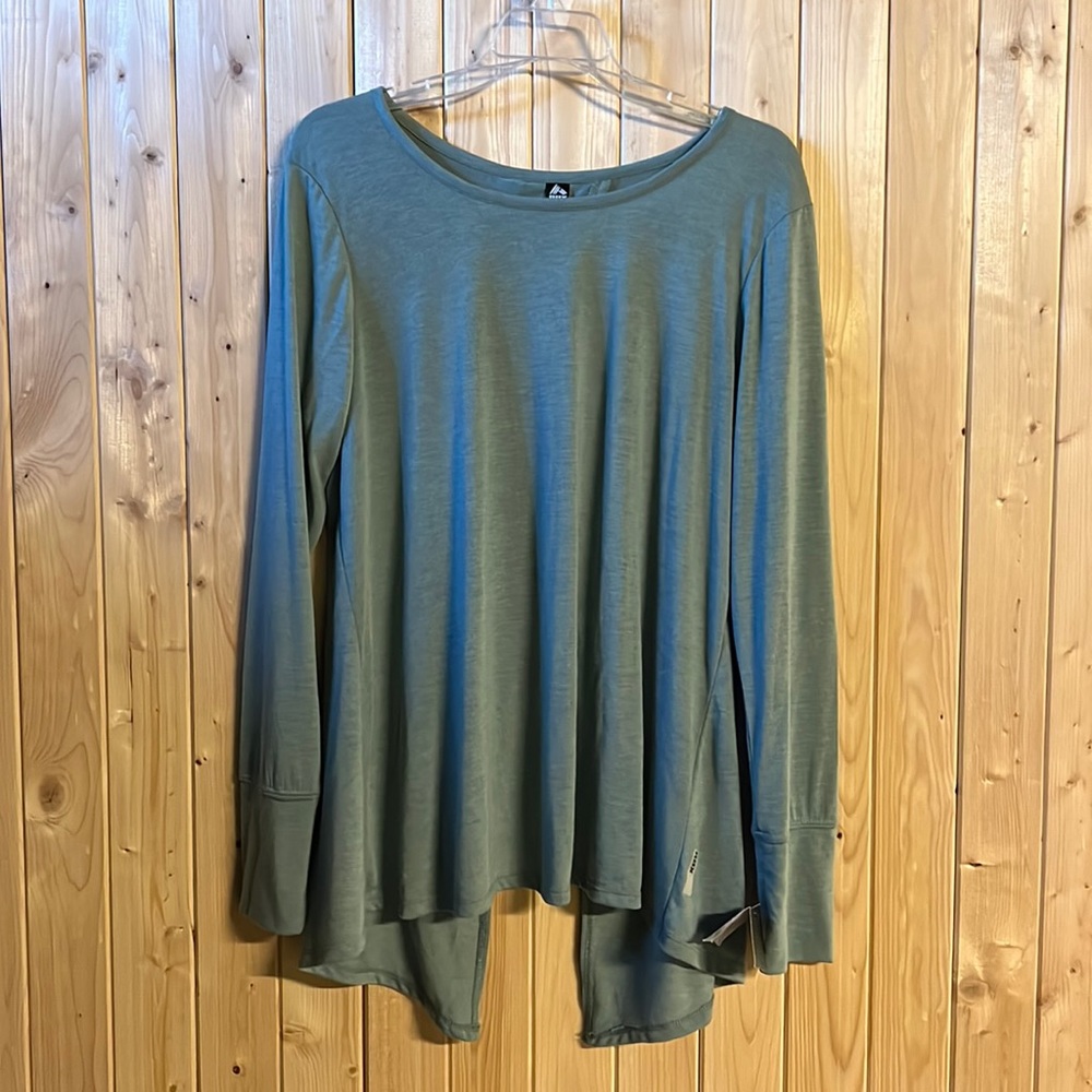 NWT RBX split back yoga top